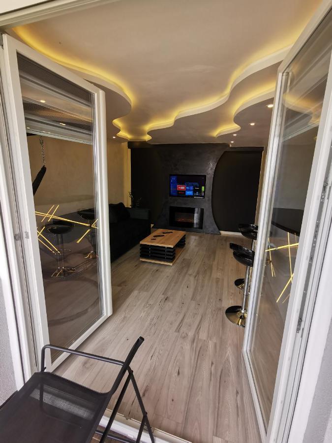 Brend New Luxurious Apartment In Downtown With Free Parking Novi Sad Esterno foto
