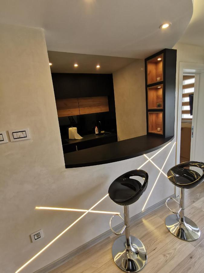 Brend New Luxurious Apartment In Downtown With Free Parking Novi Sad Esterno foto